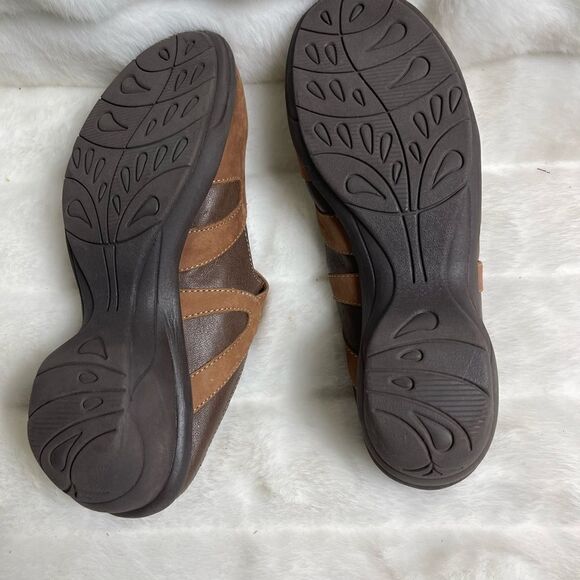 White Mountain brown leather clogs with 2”heels adjustable strap size 8.… - Picture 5 of 7